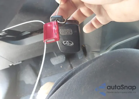 2012 Toyota Prius C Four z USA, uszkodzony, nr VIN JTDKDTB31C1002182